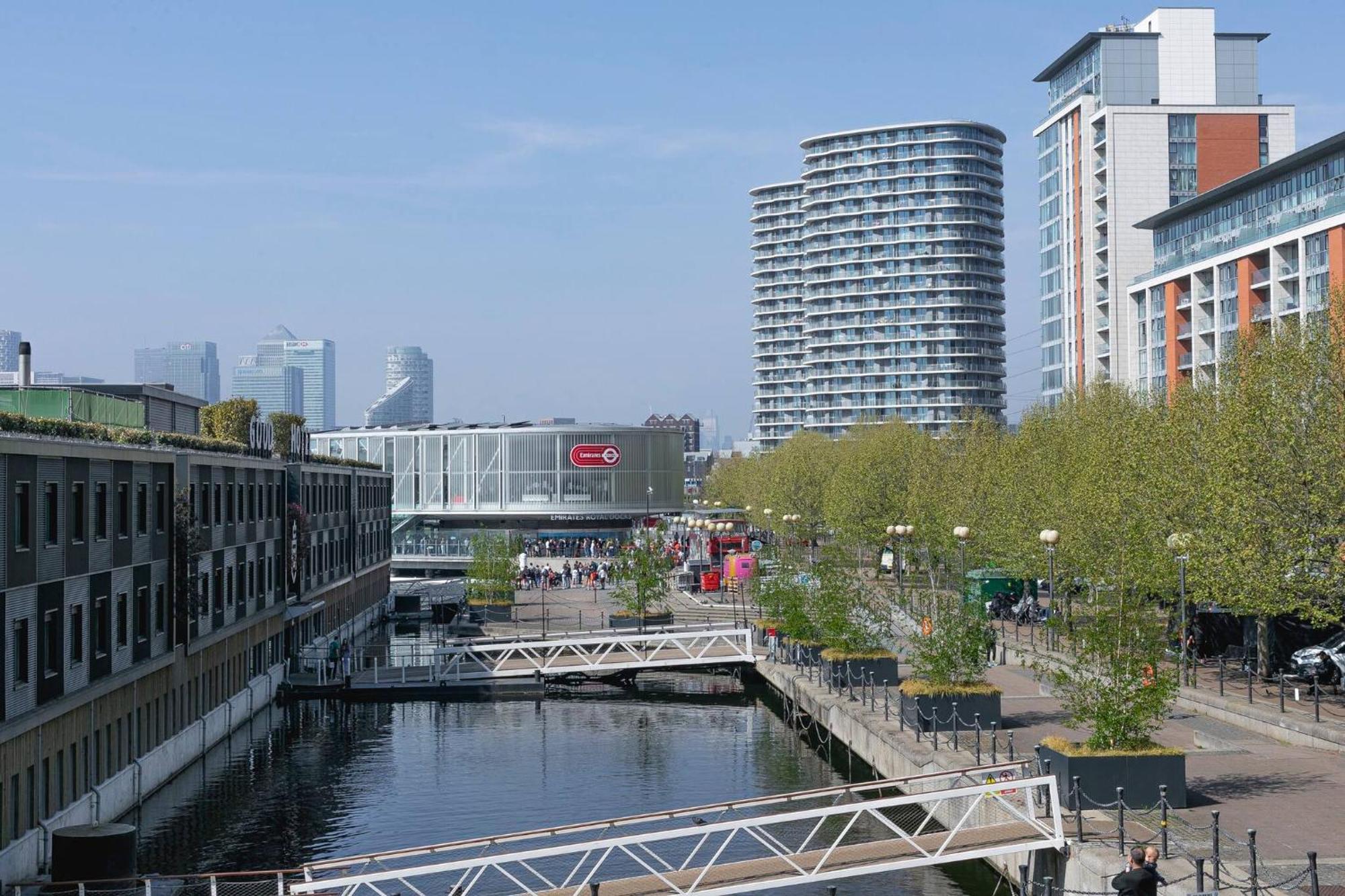 Serene Waterfront Rooms - Excel London Exterior photo