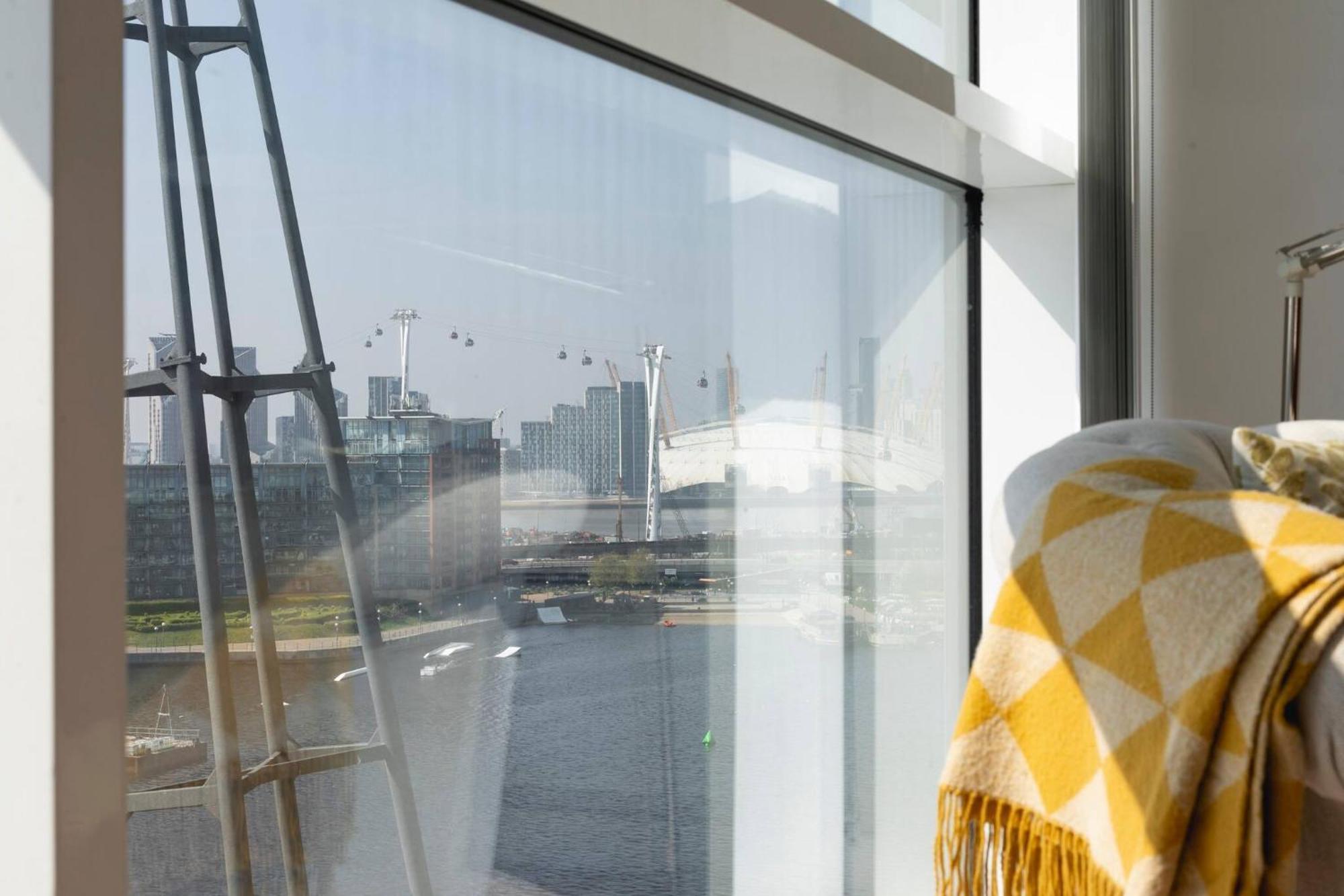 Serene Waterfront Rooms - Excel London Exterior photo