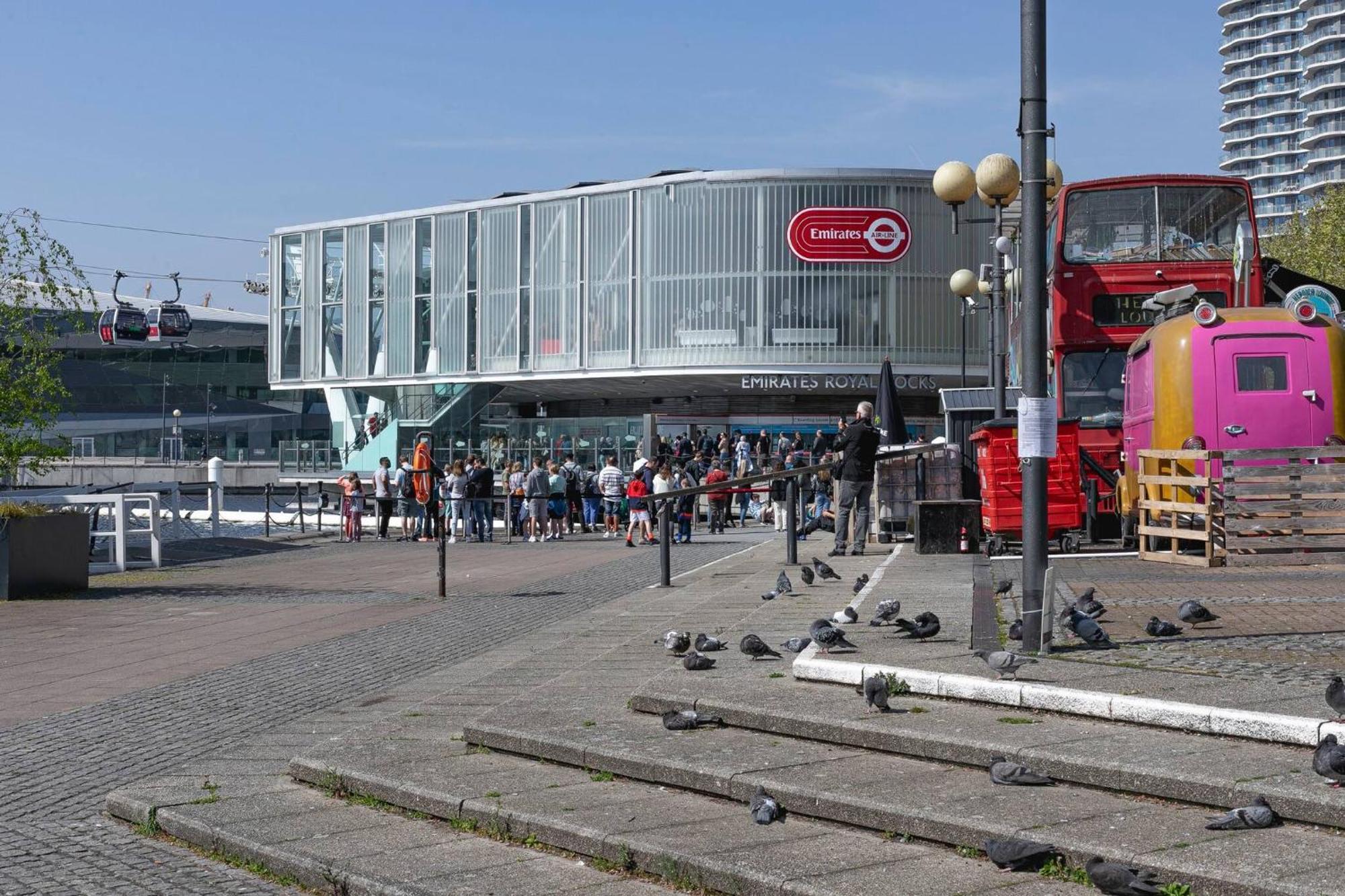 Serene Waterfront Rooms - Excel London Exterior photo